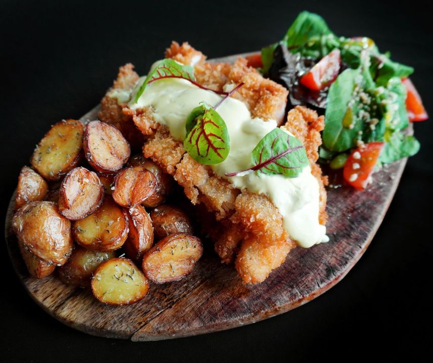 Хенхен шницель с беби-картофелем